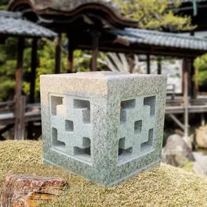 厂家直销天然石材太阳能灯 粉红麻石雕别墅庭院石灯摆件 节能石灯