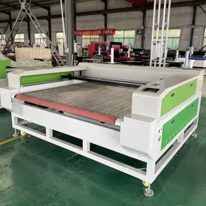 红太阳1390 全自动亚克力 玻璃 木板 工艺品切割机
