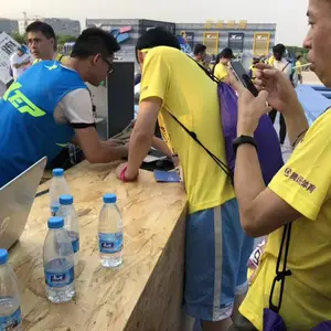 新品发布会 车展 设备上门 激光刻字 可乐罐 啤酒罐 红酒瓶定制