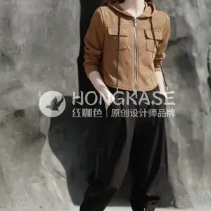高级红咖色轻奢质感显肤色 小众设计感拼接元素 时尚休闲女装批发