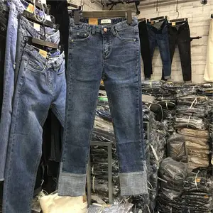 ��������С�ſ�Ů�ļ�������˰ڵ�̯�û�9Ԫ�ӿ�ţ�п���