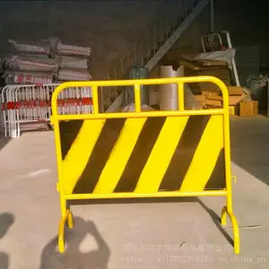鸿宇筛网1米红白铁马护栏 警示防护网 圆管隔离栏