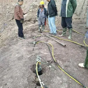 愚公斧分裂机静态破石工作