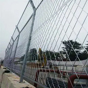公路两侧钢丝网 桥梁防抛物隔离栏 工厂内部分离护栏