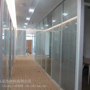 ����߸��ϰ칫�Ҳ�������ǽ���Ͻ�ֻ�����ǽ˫���Ҷ������װ����Ʒ