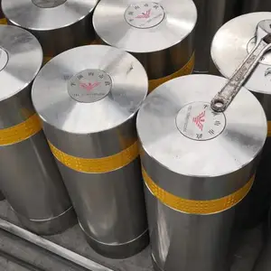 ���� ��·��ײ�̶�·׮ ·�ڷ�ײ������ ��������·׮���������ģ�