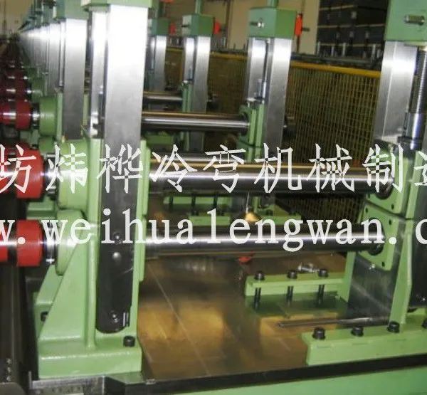 供应供应汽车导轨成型机,高精度汽车导槽成型机,汽车门滑轨成型机