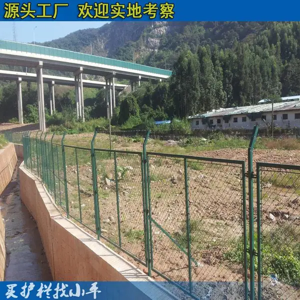 供应广西铁路隔离栅生产|广西城市道路隔离网规格|厂房围墙护栏专卖