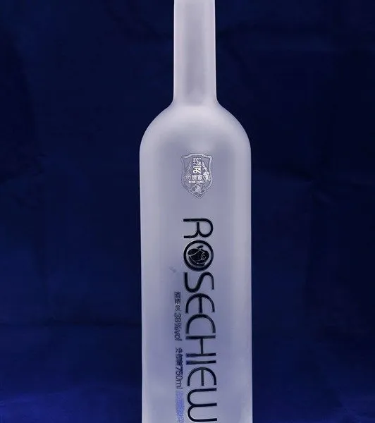 供应750ml晶白料洋酒瓶葡萄酒瓶红酒瓶