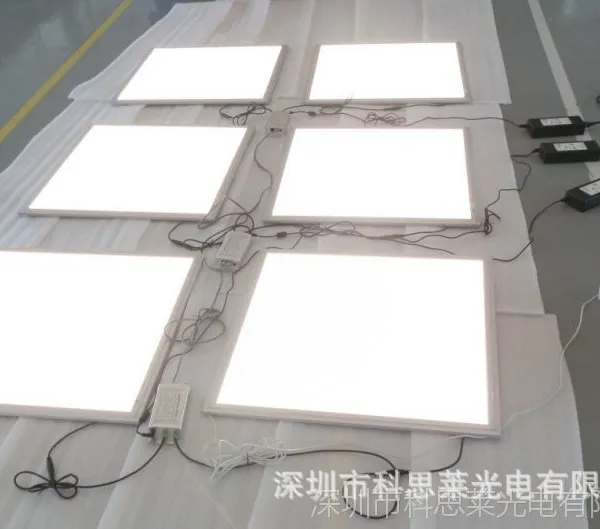 质保3年 天花板嵌入式办公场所适用新型可调光LED面板灯厂家直供