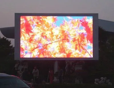 深圳LED显示屏厂家P8户外全彩表贴
