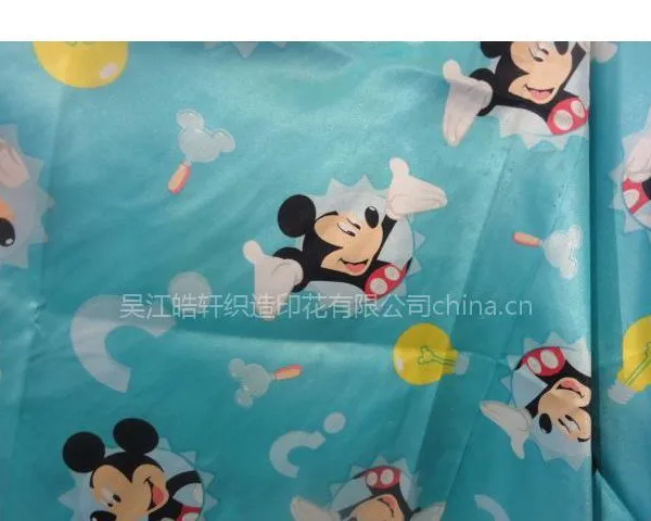 ��Ӧ����ѩ�ģ�ɫ����������Ƥ�ޣ�������䲼�����У��Ӷ�