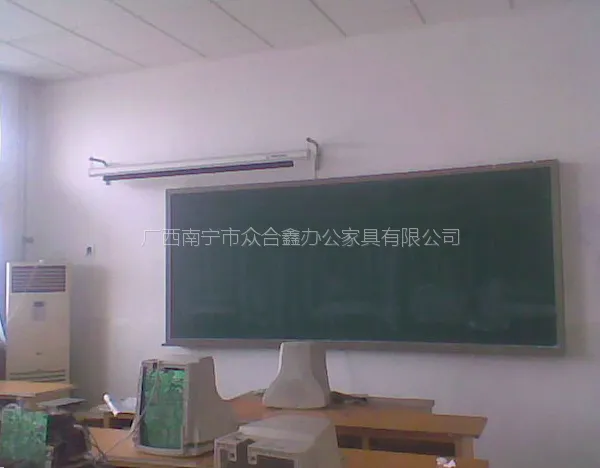 ��Ӧ��ɫ�л��κڰ壬��ɫ���ν�ѧ�ڰ� ��������