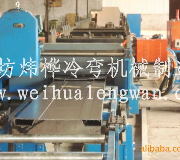 供应供应汽车车厢板成型设备,电动三轮车车厢板成型机,自动焊接