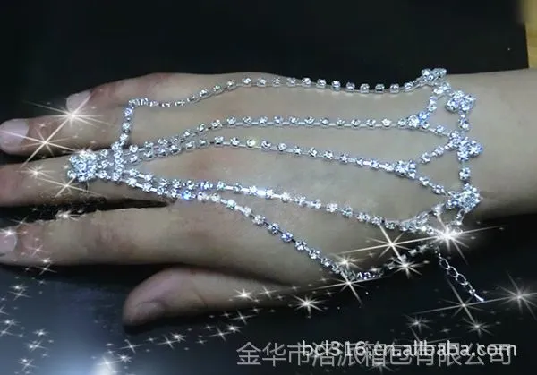供应批发水钻爪链手链新娘婚纱手链戒指手链一体链韩式手链钻链