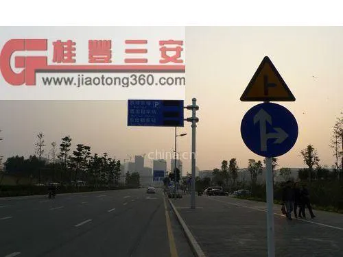 供应优质且低价道路交通标志牌厂家/公路标志杆工厂