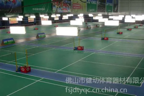 丙烯酸、PU(硅PU)、塑胶跑道等体育场地材料;场地工程承建项目有:各类球场、塑胶跑道、儿童游乐场地