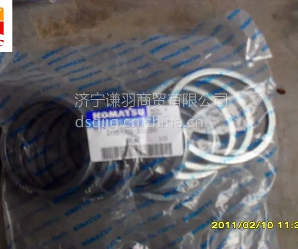 �ھ��������̻�е��� PC200-8����O��Ȧ