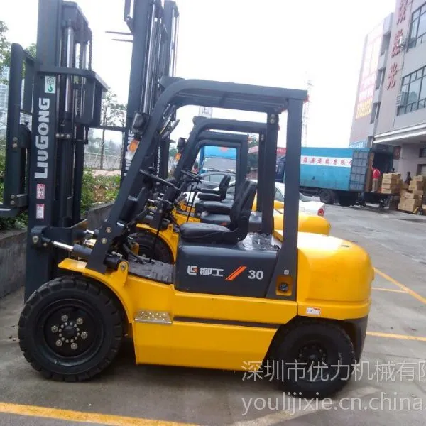 供应机动叉车、内燃平衡重叉车、专业用于货物搬运、堆高、摆放、转移、上下车。