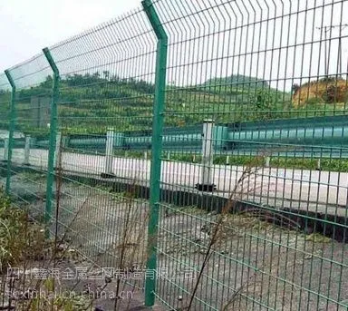 四川鑫海成都双边丝护栏网厂高速公路护栏网厂家