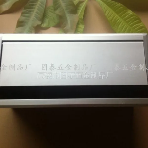 供应封口线槽屏风走线槽带毛刷铝合金线槽板尺寸多功能桌面插座