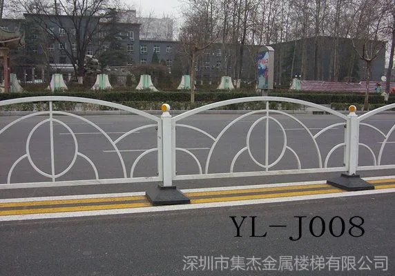 供应制作公路/铁路铁艺外墙新型护栏厂家 高速 市政交通 围墙建筑护栏