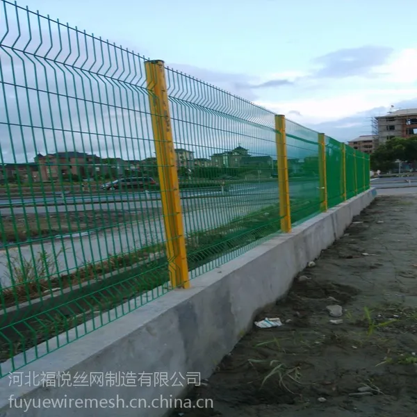 【厂家直销】工厂护栏|别墅围栏网|桃形柱护栏隔离网|三角折弯网