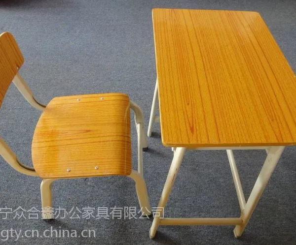 供应广西学生课桌椅价格多少?广西单人课桌椅多少钱一套?