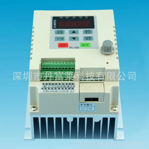 供应厂家直销 单进单出220V0.4KW DFL-HJ02S1风机水泵专用变频器