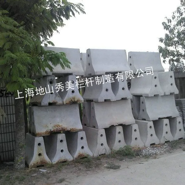 供应上海水泥围挡隔离墩 水泥底座加工 阿迪达斯水泥展示底座