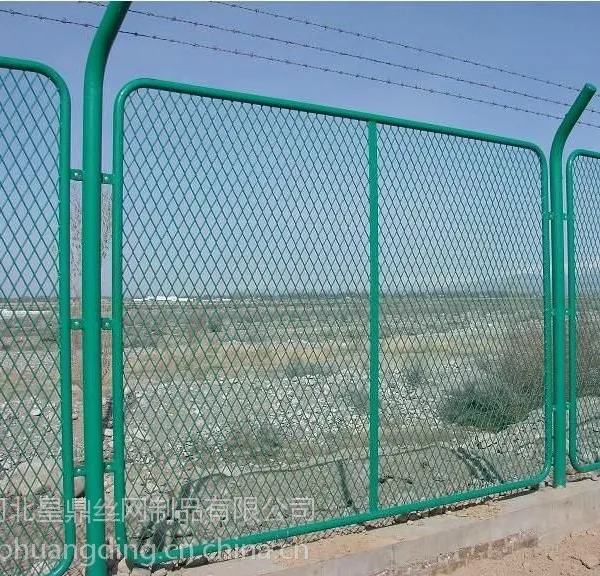 供应皇鼎高速公路护栏网,高速公路护栏网厂家,公路护栏网,大广高速公路护栏网