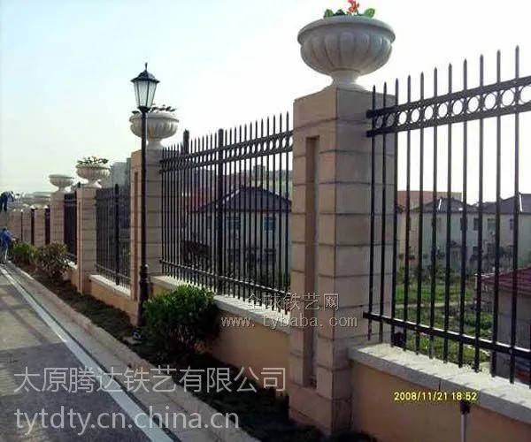 供应供应太原铁艺围栏太原铁艺大门太原铁艺楼梯太原伸缩门