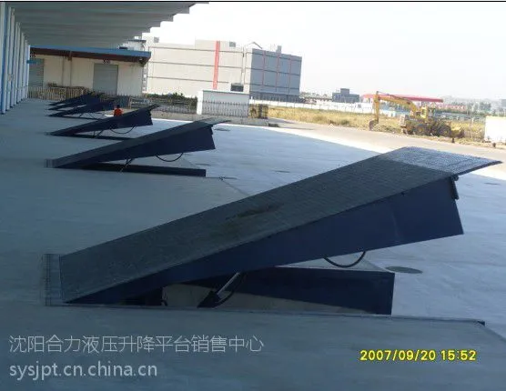 装卸车平台 液压登车桥 小型升降机 固定式升降平台 沈阳升降机