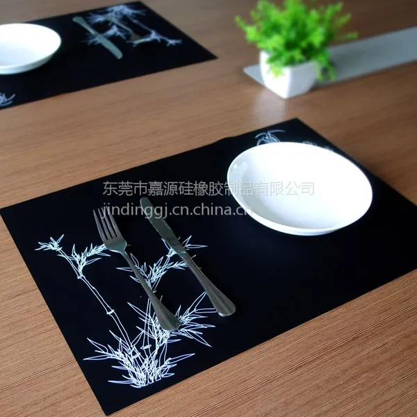 防水易清洗硅胶西餐垫 防滑隔热杯碗餐桌垫