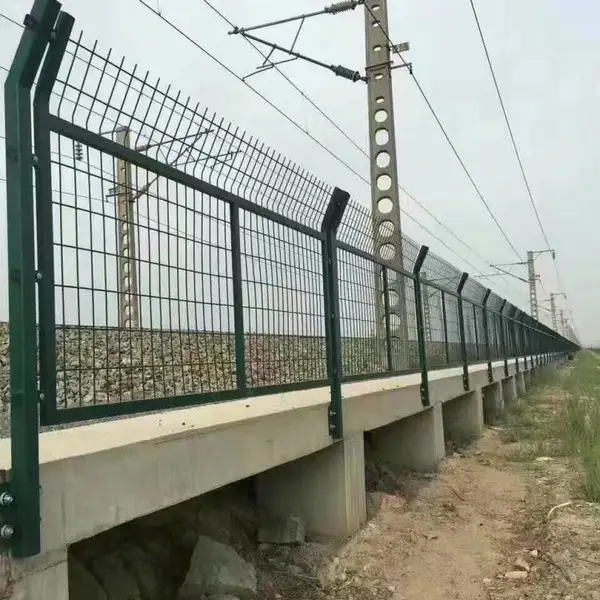 公路隔离护栏网供货厂家1.8*3米高工厂防护隔离栅