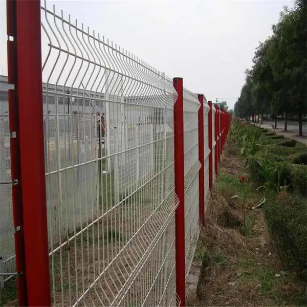 惠州围栏网厂 公路隔离栅护栏 钢丝网围墙价格 提供样品