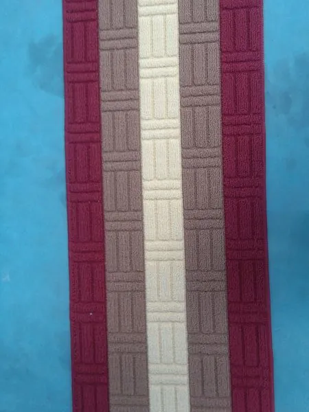 ��������ɫ���ڵ�̺�ص�