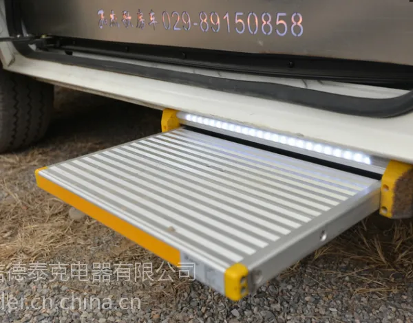 供应校车商务车侧门专用电动伸缩式踏步