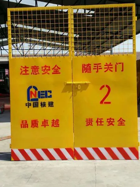 施工升降机电梯防护门,电梯洞口安全防护门,基坑临边护栏网生产厂家