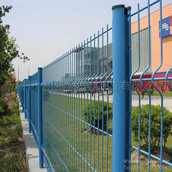 【新疆欧利特】供应公路护栏网、桃形立柱三角折弯护栏网 可定制