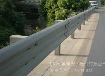 供应重庆市公路波形梁护栏板厂家电话15339936600