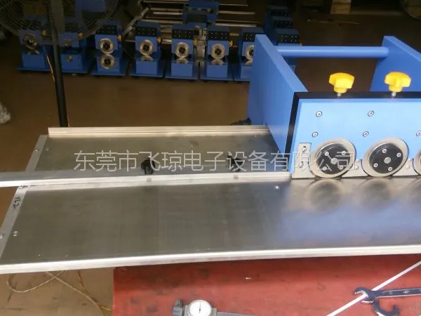 供应东莞飞琼LED铝基板灯条分板机 自动化设备专业品牌FQVC-2SL 修改