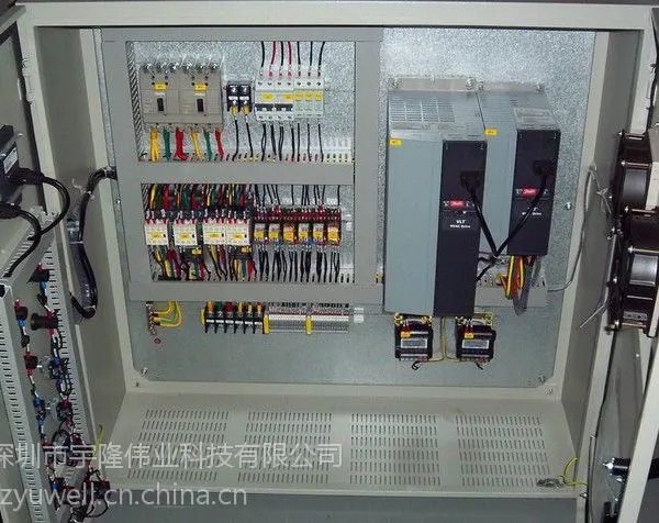 供应深圳宇隆伟业中央空调综合节能管控系统变频控制柜