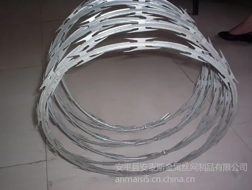 供应唐山专业生产刀片刺绳的厂家七折促销热镀锌刀片刺绳
