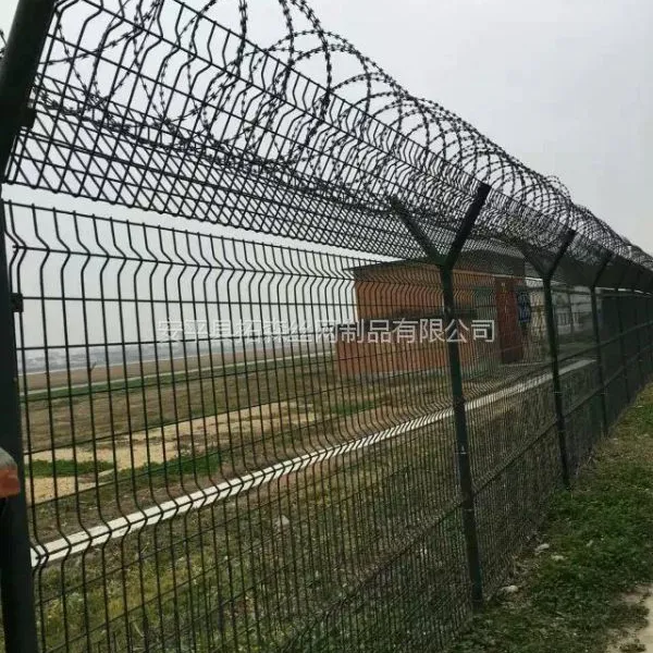 拓森专业生产机场护栏网,刀片刺绳铁丝围网