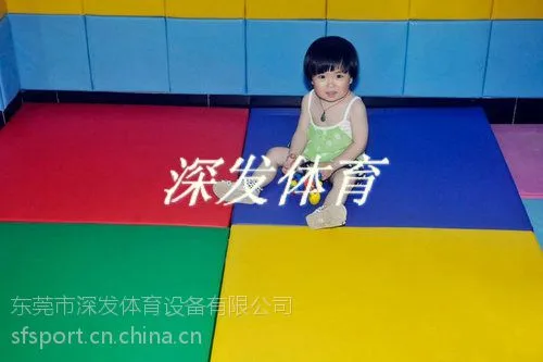供应深发体育幼儿园安全防摔阻寒地垫