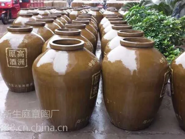 供应100公斤酒坛图片价格，厂家直接发绝不含金属物质和化学物质，******不浸不漏的发酵缸