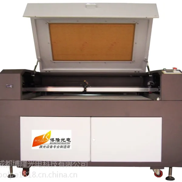 四川供应成都造博隆BLCT-1810II毛绒玩具面料棉靴棉拖布料全自动送料激光切割机