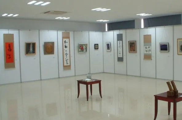 供应相应环保:佛山鑫淼展览出售学校书画展板,铝合金展览板,可拆装