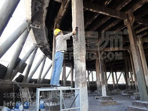 水泥路面修补,混凝土修补,混凝土胀模,聚合物砂浆
